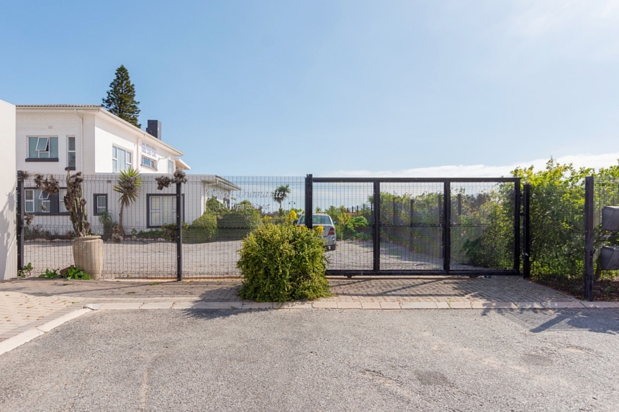 11 Bedroom Property for Sale in Middedorp Western Cape